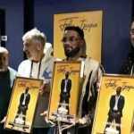 Culture : Fally Ipupa rafle une plaque d’or du U-Arena certifiant la vente de 40.000 places lors de son concert à Paris La Défense Arena